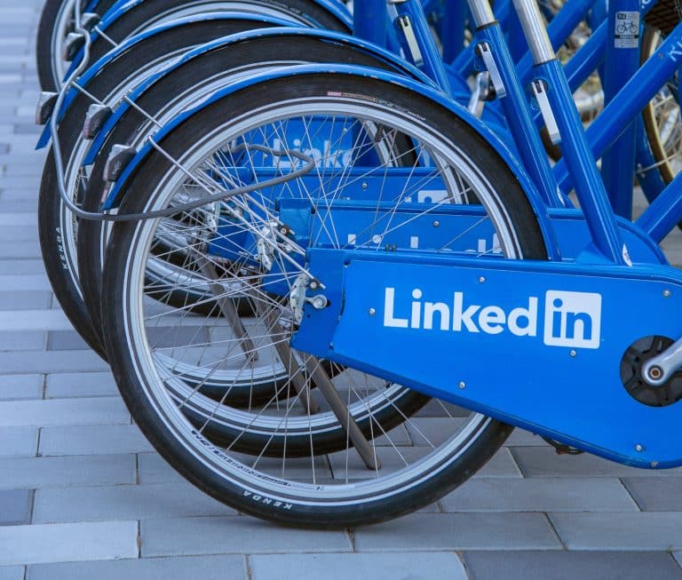 How to Post on LinkedIn: Step by Step and Tips for B2B Success