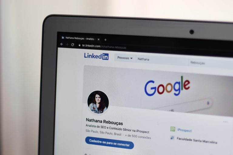 How to Write Linkedin Posts to Build Online Authority